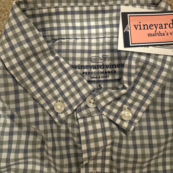 NWT Boys Vineyard Vines Performance Button Down Shirt. - Picture 2 of 2